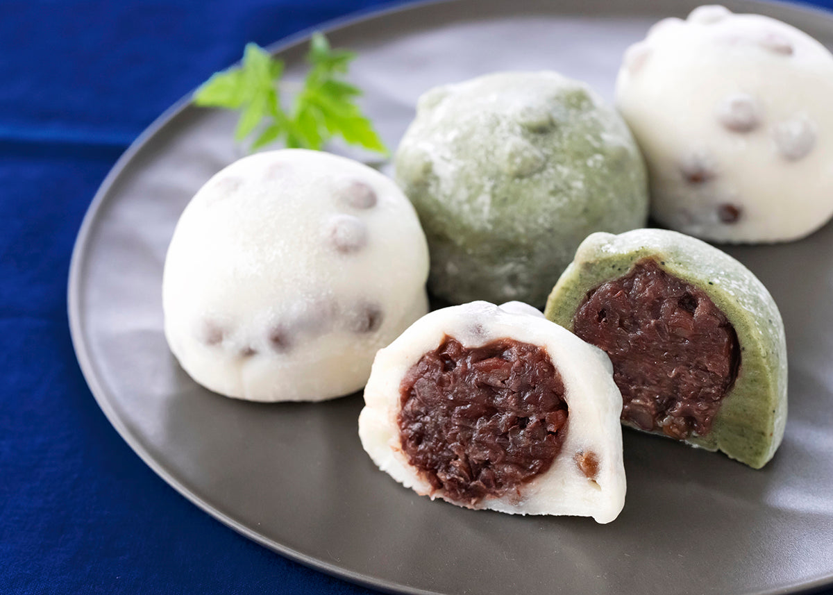 塩大福 本日より黒豆塩大福の販売を開始いたしました！ もちもち生地と粒あん